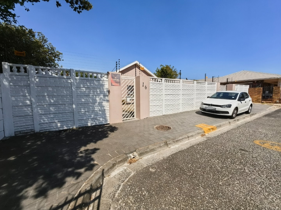 3 Bedroom Property for Sale in Belgravia Western Cape